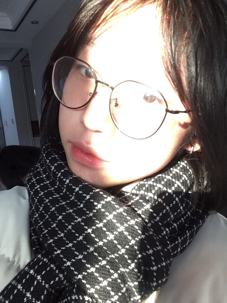 查海生-河北省·邢台市·内丘县-快手-女高中生，身高165cm，体重54kg，擅长拍各种风格照片，喜欢汉服、JK制服，作品风格偏复古港风和古风，各种风格都能驾驭。