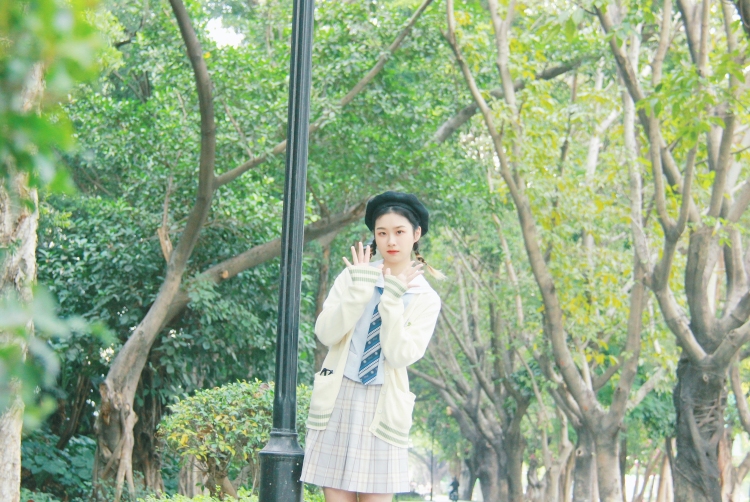 泠与-广东省·深圳市·南山区-某红薯，微博，抖音，快手，B站-在校大学生。可接买家秀，开箱测评种草，短视频vⅠog创作，免费试用，探店打卡，平面模特兼职，品牌代言，校园推广。