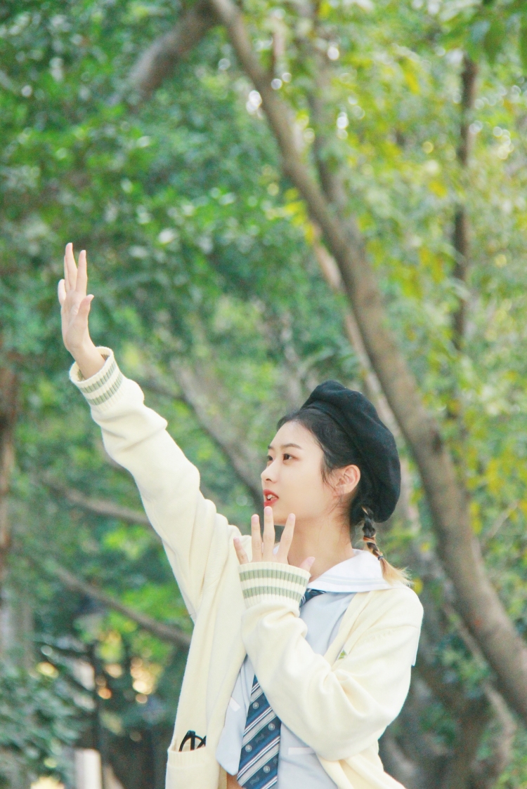 泠与-广东省·深圳市·南山区-某红薯,微博,抖音,快手,B站-在校大学生。可接买家秀,开箱测评种草,短视频vⅠog创作,免费试用,探店打卡,平面模特兼职,品牌代言,校园推广。