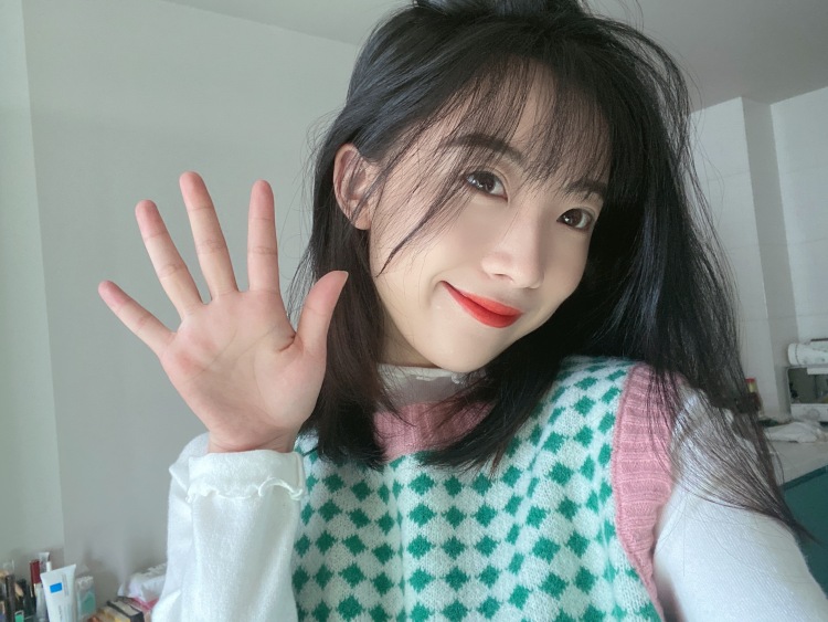慧子玲呐-浙江省·杭州市·余杭区-某红薯-舞蹈生  接小个子模特寄拍  
比较瘦  适合穿裙子
清冷复古或者是运动风都能把握
