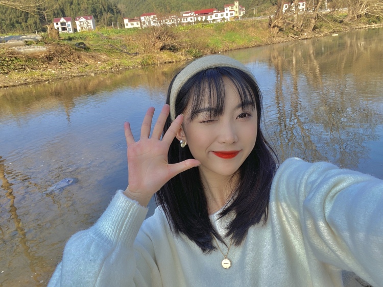 慧子玲呐-浙江省·杭州市·余杭区-某红薯-舞蹈生  接小个子模特寄拍  
比较瘦  适合穿裙子
清冷复古或者是运动风都能把握