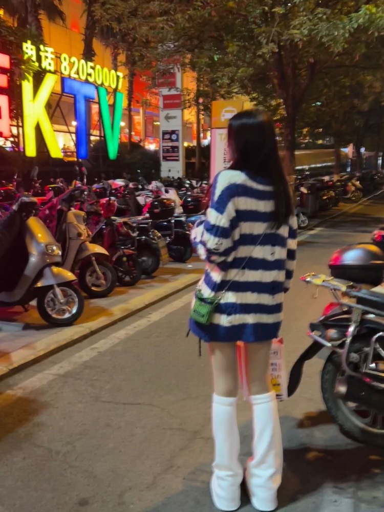 菜菜-福建省·厦门市·翔安区--可接各种风格太过于暴露除外接衣服包包饰品（耳饰除外）认真拍图不拖拉可接受重拍
160/84 36码 拍照道具：iPhone