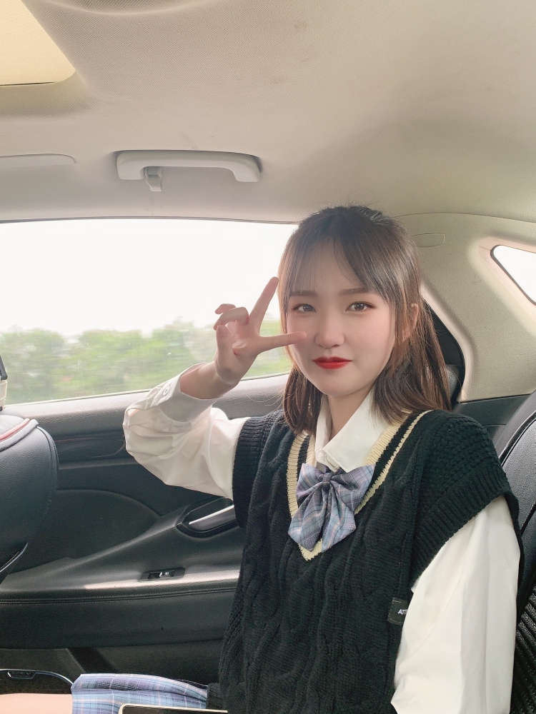Babe.-江西省·南昌市·红谷滩区--本人158，42kg。接拍服装化妆品美瞳首饰等等都可以的，平常也喜欢拍照，新人一枚希望可以多接单～
