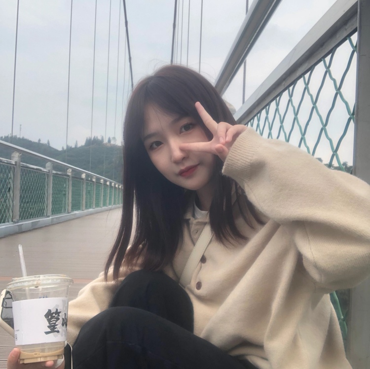 Babe.-江西省·南昌市·红谷滩区--本人158，42kg。接拍服装化妆品美瞳首饰等等都可以的，平常也喜欢拍照，新人一枚希望可以多接单～