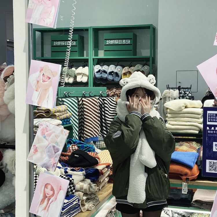 Babe.-江西省·南昌市·红谷滩区--本人158，42kg。接拍服装化妆品美瞳首饰等等都可以的，平常也喜欢拍照，新人一枚希望可以多接单～