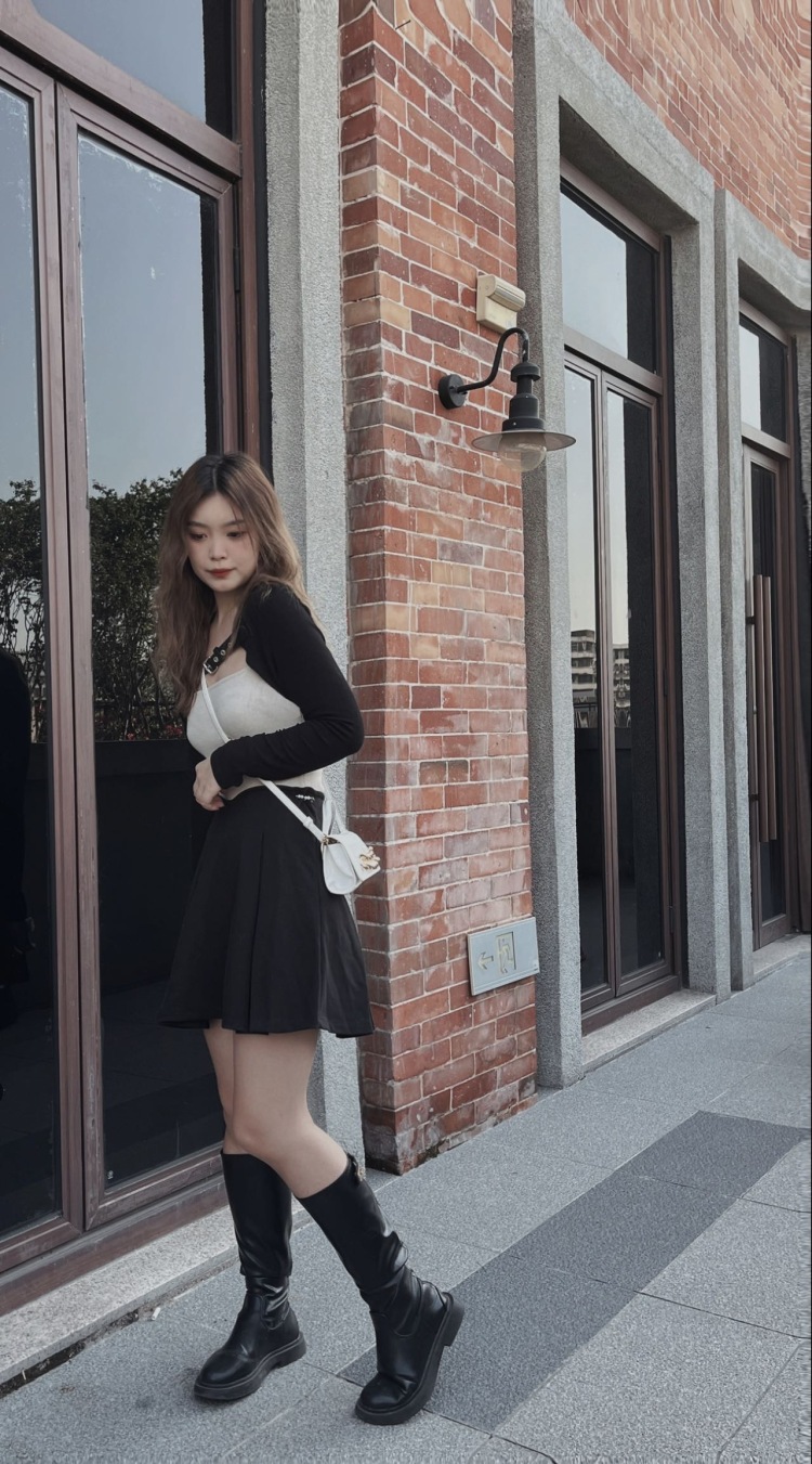 一条辣C-广东省·广州市·天河区--接受衣服、饰品、帽子等各类产品寄拍,会拍照修图,可接受短期或者长期合作