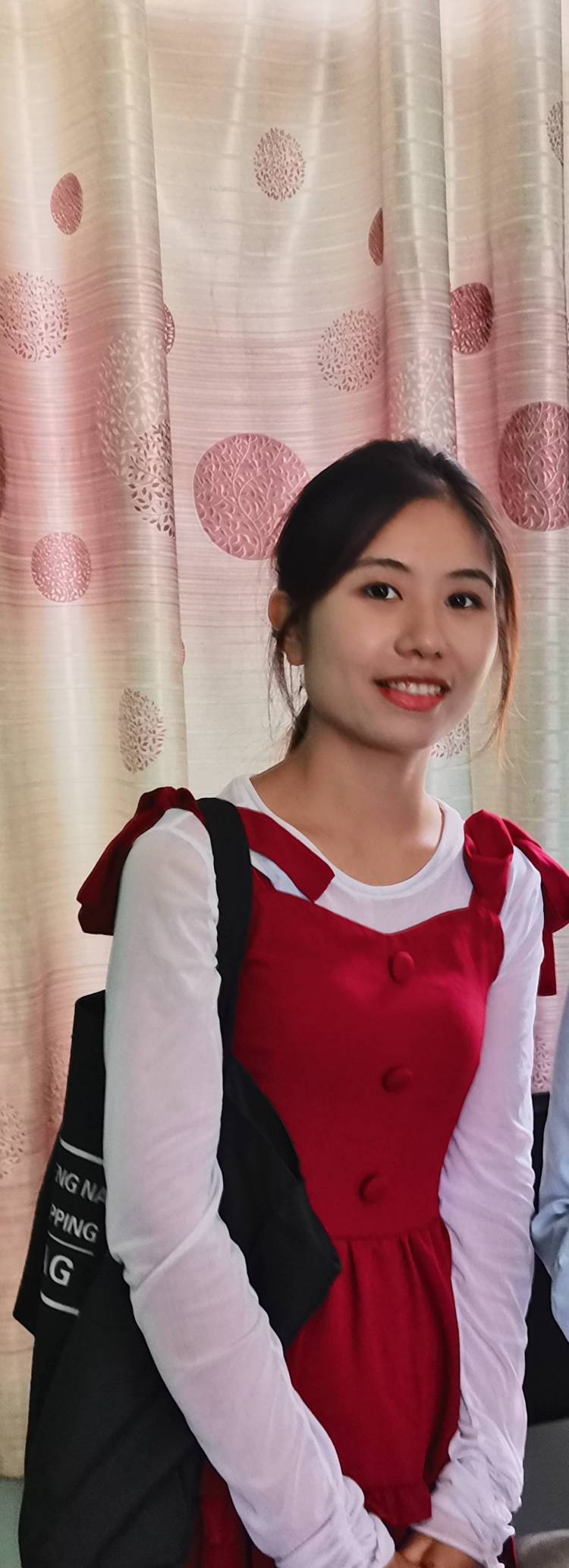 听听-广东省·东莞市·虎门镇--身高161  体重九十四五（微梨形身材）
在校学生 
平时会划一些妆 眼妆比较多
可以接一些眼影等化妆品
野生汉服狍子
复古 韩系 风格多变 会一些简单的搭配
自己学过ps  视频拍摄和剪辑
遇到工作