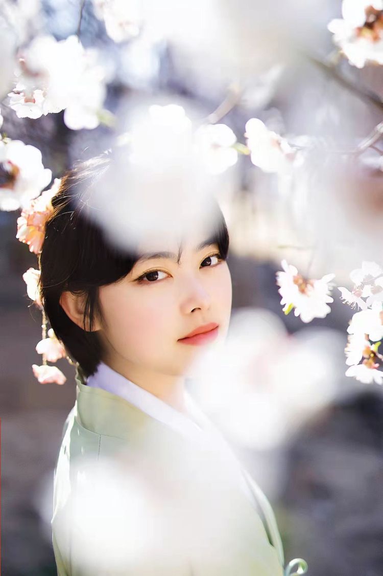 叫 皮叔-北京市·北京市·东城区-微博某红薯大众点评-大家好,欢迎来到我的频道
下面是自我介绍
本人身高165,体重55kg
平时有健身的习惯,体型很匀称,葫芦型身材
本人技能:拍照杠杠滴,化妆奈斯,还会p图,手机端.pc端都可以哈,还会写大众点评,
①
