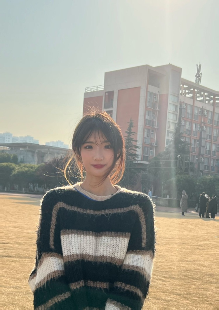小雯星冰乐-江苏省·苏州市·太仓市-抖音号zyww816 -会p图会会化妆拍照 抖音1360粉丝 寄拍 并分享抖音不用额外的钱 卖家秀 手机壳 衣服  美妆 裤子 鞋子 化妆品 直播勿找谢谢