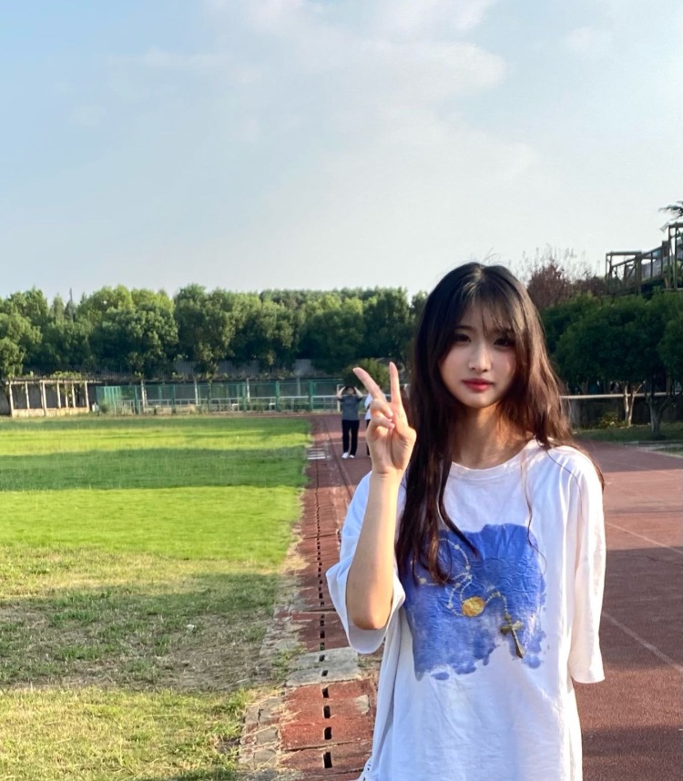 小雯星冰乐-江苏省·苏州市·太仓市-抖音号zyww816 -会p图会会化妆拍照 抖音1360粉丝 寄拍 并分享抖音不用额外的钱 卖家秀 手机壳 衣服  美妆 裤子 鞋子 化妆品 直播勿找谢谢