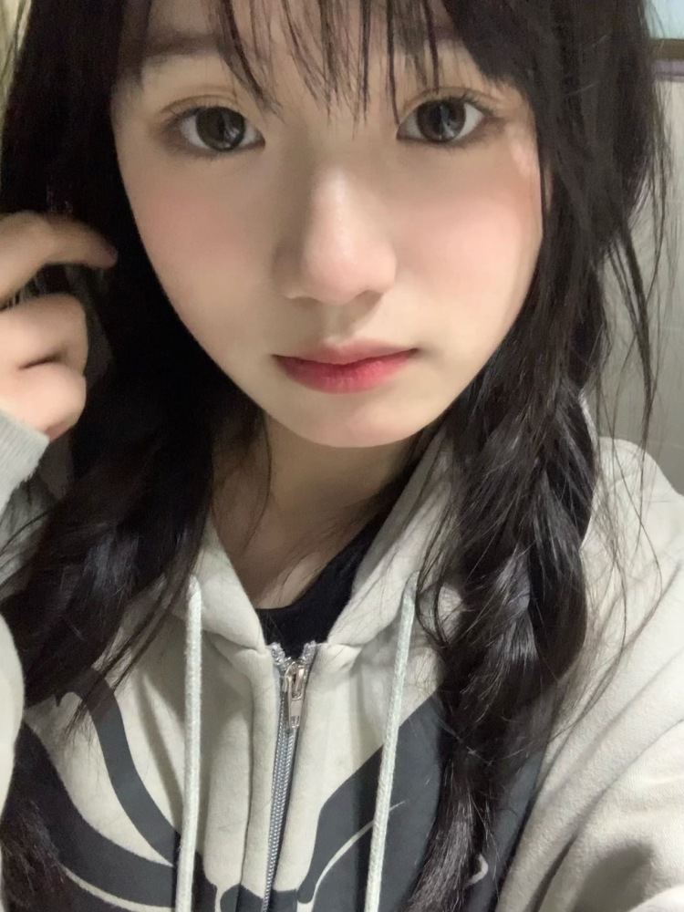 美女的网名.-重庆市·重庆市·万州区-抖音快手-身高166体重115，我可以接美妆或者是微胖寄拍，有兴趣可以加我微信