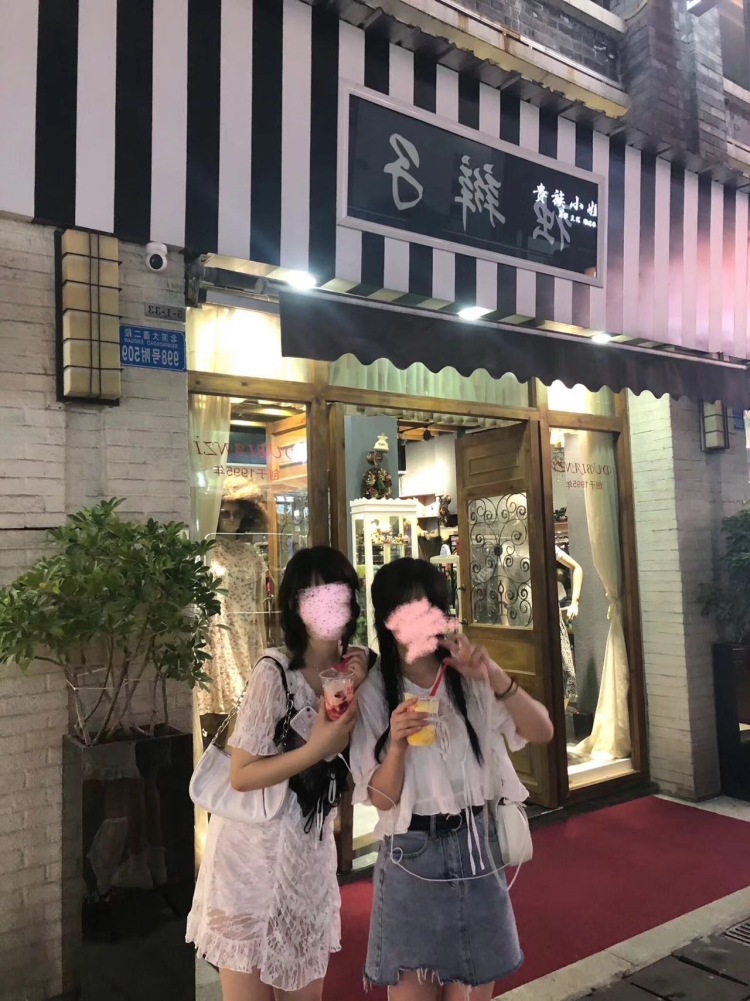 美女的网名.-重庆市·重庆市·万州区-抖音快手-身高166体重115，我可以接美妆或者是微胖寄拍，有兴趣可以加我微信