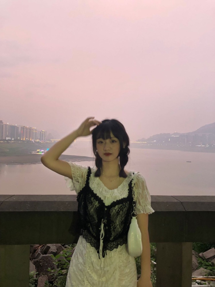 美女的网名.-重庆市·重庆市·万州区-抖音快手-身高166体重115，我可以接美妆或者是微胖寄拍，有兴趣可以加我微信