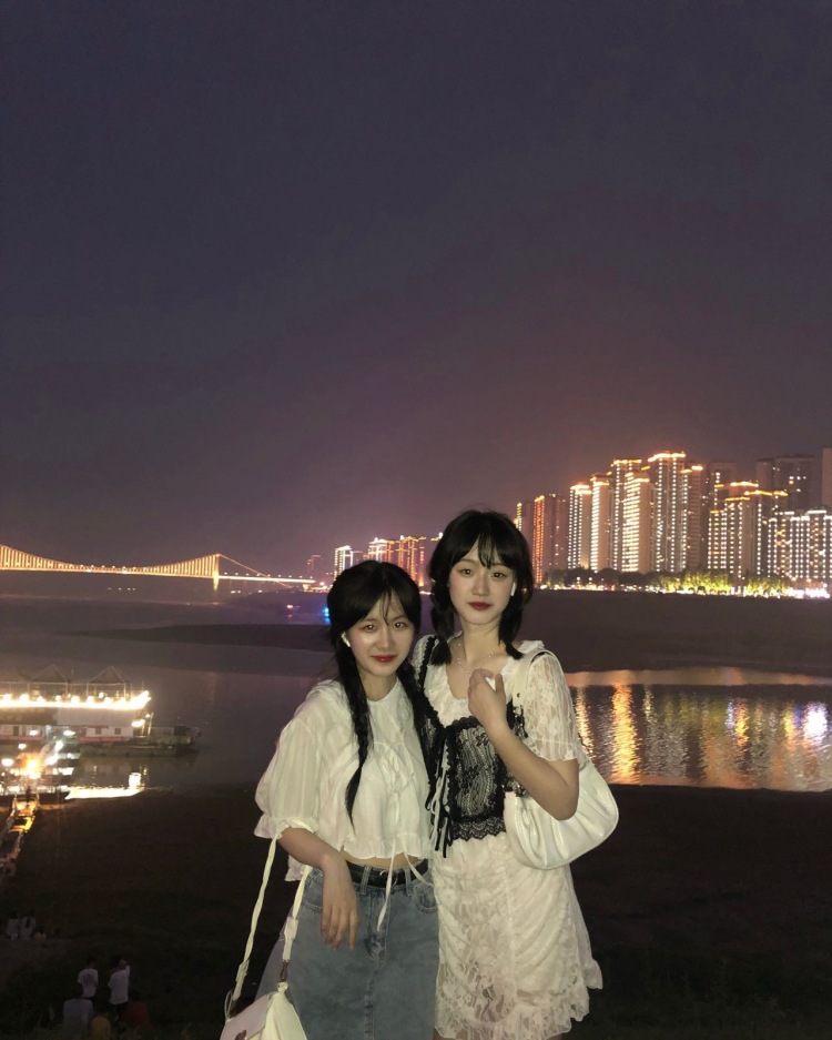 美女的网名.-重庆市·重庆市·万州区-抖音快手-身高166体重115，我可以接美妆或者是微胖寄拍，有兴趣可以加我微信