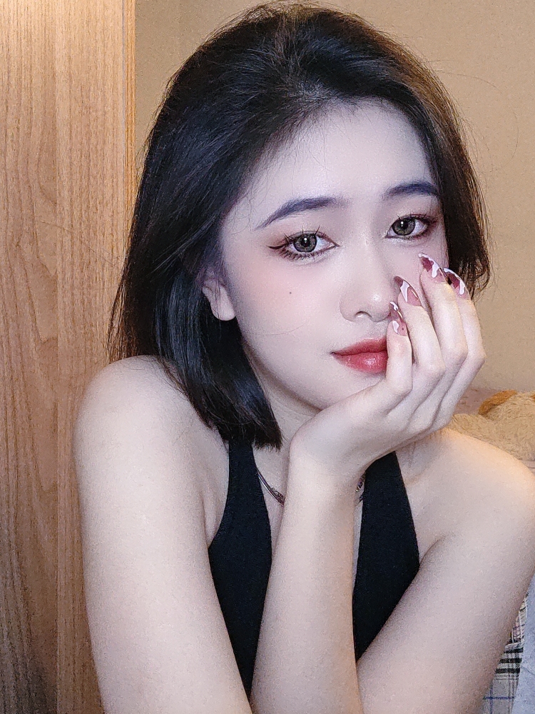 KIKI-广东省·广州市·黄埔区-抖音 某红薯-学服装设计的在校大学生 擅长拍照 修图 画画 风格多样我可以接 寄拍买家秀 免费试用  开箱测评 探店打卡 推广
