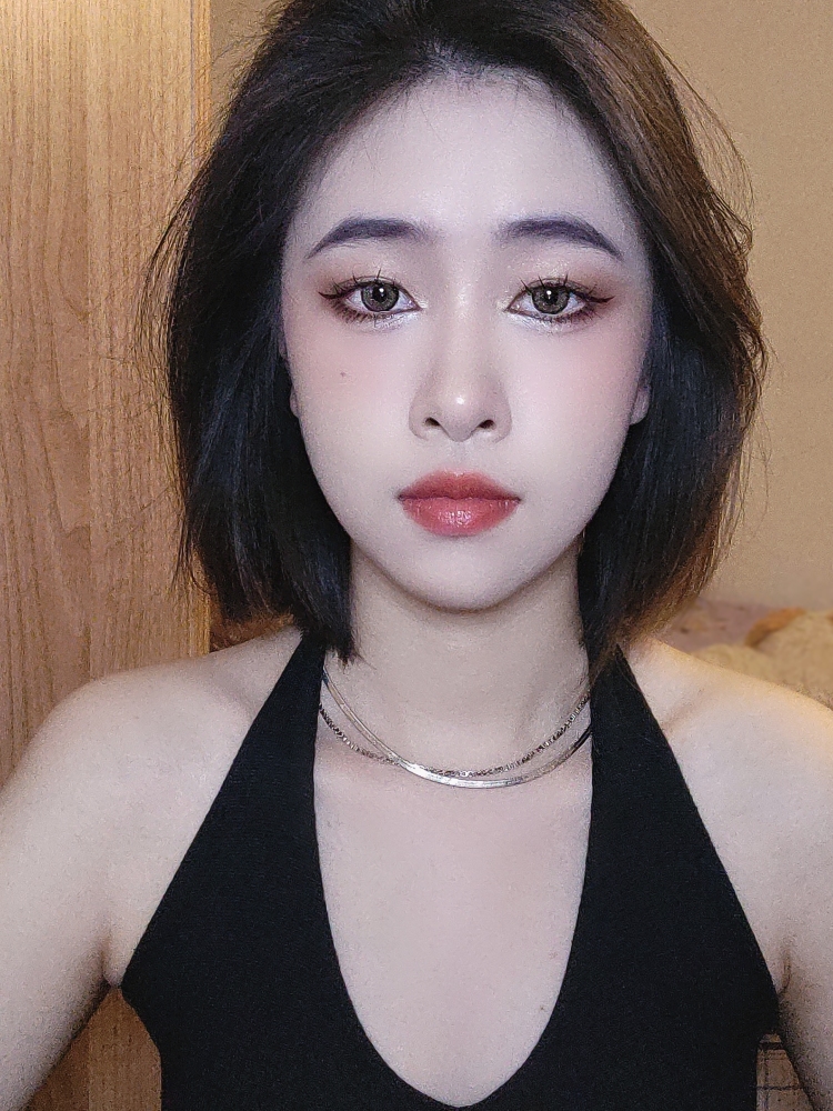 KIKI-广东省·广州市·黄埔区-抖音 某红薯-学服装设计的在校大学生 擅长拍照 修图 画画 风格多样我可以接 寄拍买家秀 免费试用 开箱测评 探店打卡 推广