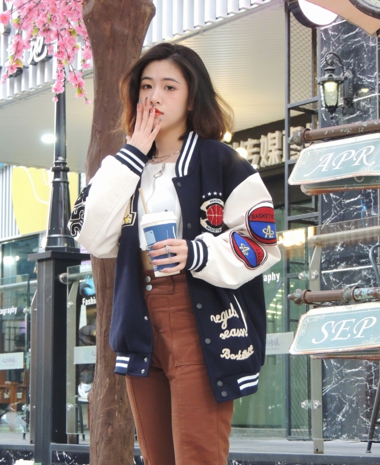 KIKI-广东省·广州市·黄埔区-抖音 某红薯-服装设计在校大学生 接淘宝买家秀 寄拍送拍都可 推广 佣金可详谈 160cm 82kg 风格多样 宝子们 看看我呀