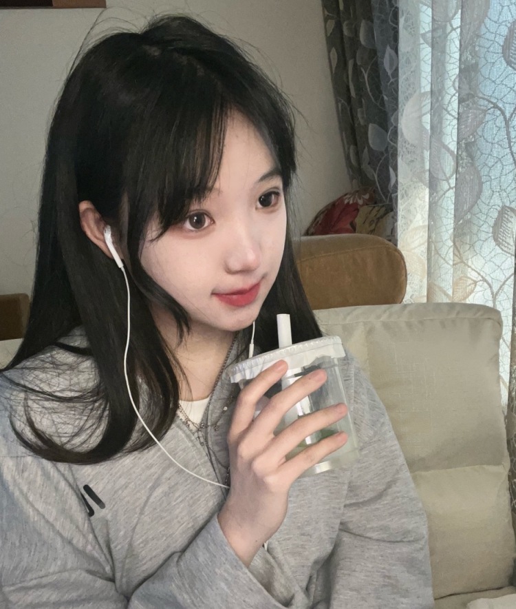允吃撑了-云南省·昆明市·安宁市-快手-爱穿搭 喜欢拍照 P图技术流畅 有一定审美观念 出图高清
接买家秀 详情图 开箱种草视频