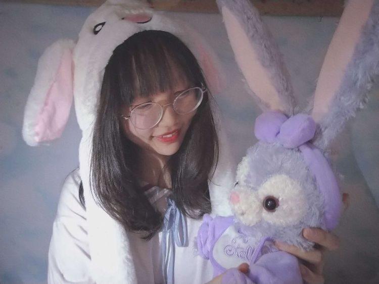 没关系都是小可奈丫-四川省·绵阳市·涪城区--我是一名学设计的学生,身高160,体重84斤,特长是画画,拍照技术过硬,会p图对衣服鞋子会搭配