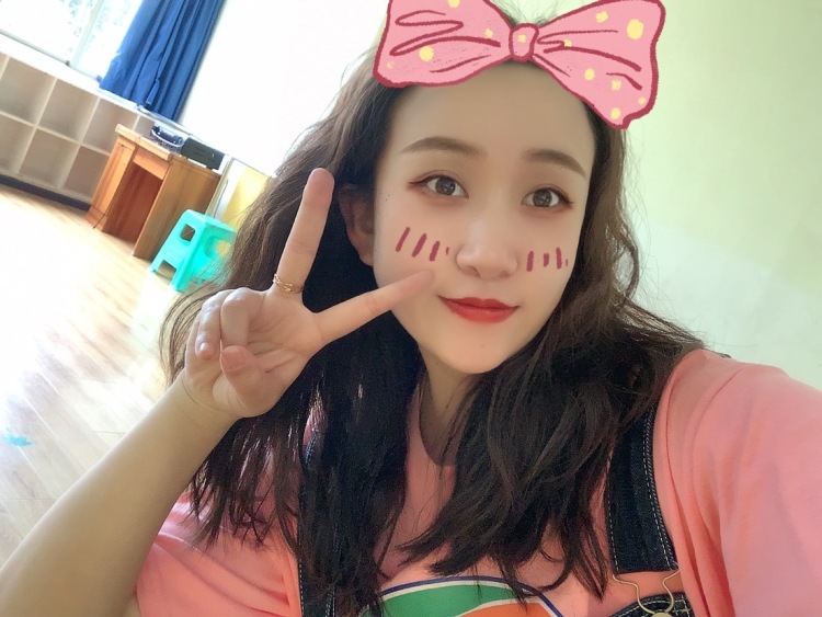 🐻大大-贵州省·遵义市·汇川区--热爱唱歌的微胖女孩,可以接买家秀,寄拍,可接,服装,手机壳,美瞳,眼镜,饰品……