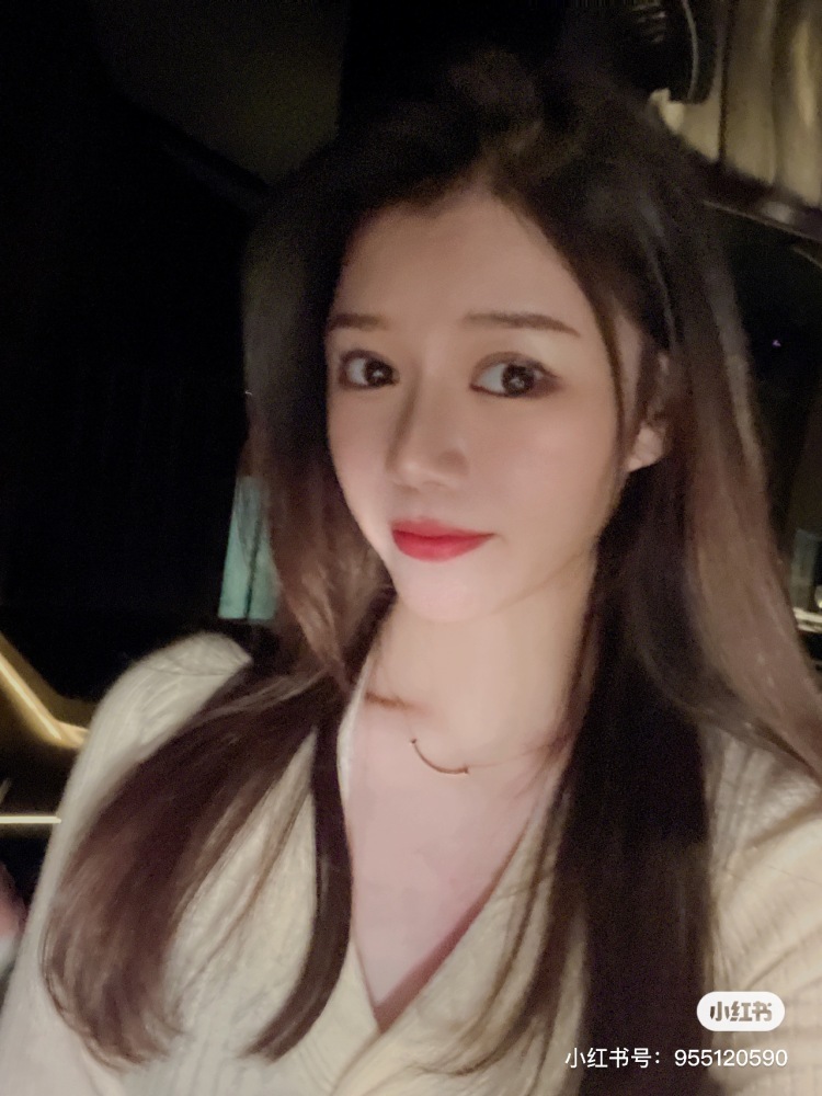 夏夏-浙江省·宁波市·宁海县--会拍照,会p图,平时也会接一些寄拍或者是买家秀,喜欢穿搭,对美妆护肤也有研究