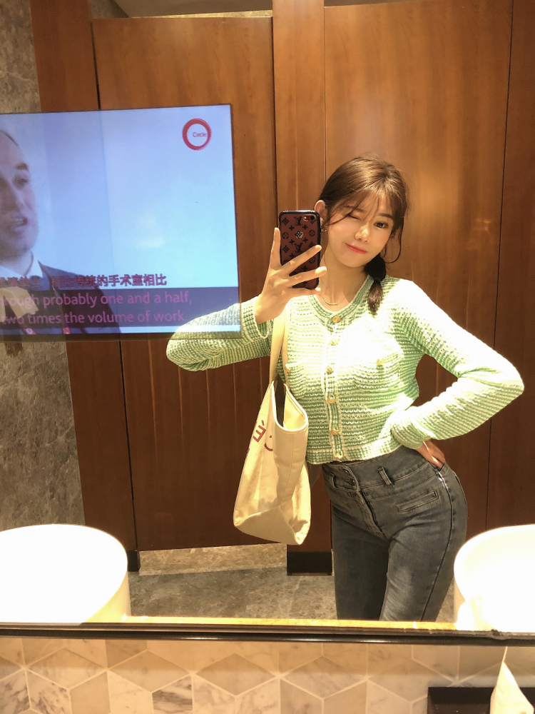夏夏-浙江省·宁波市·宁海县--会拍照，会p图，平时也会接一些寄拍或者是买家秀，喜欢穿搭，对美妆护肤也有研究