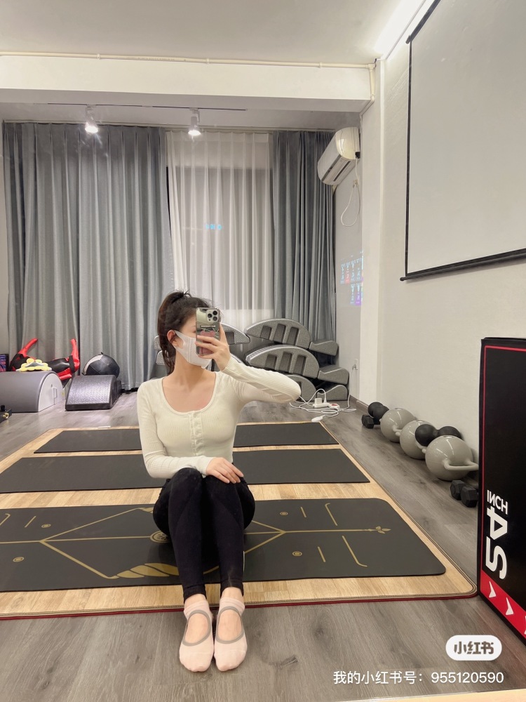 夏夏-浙江省·宁波市·宁海县--会拍照，会p图，平时也会接一些寄拍或者是买家秀，喜欢穿搭，对美妆护肤也有研究