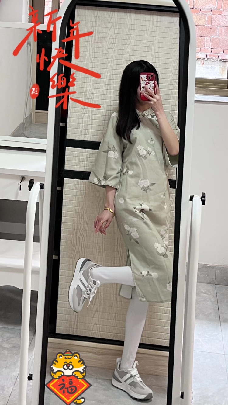 byfl💙-浙江省·金华市·义乌市--接寄拍，身高168.84斤 擅长对镜自拍，多风格汉服、旗袍、丝袜、鞋类均可时间自由