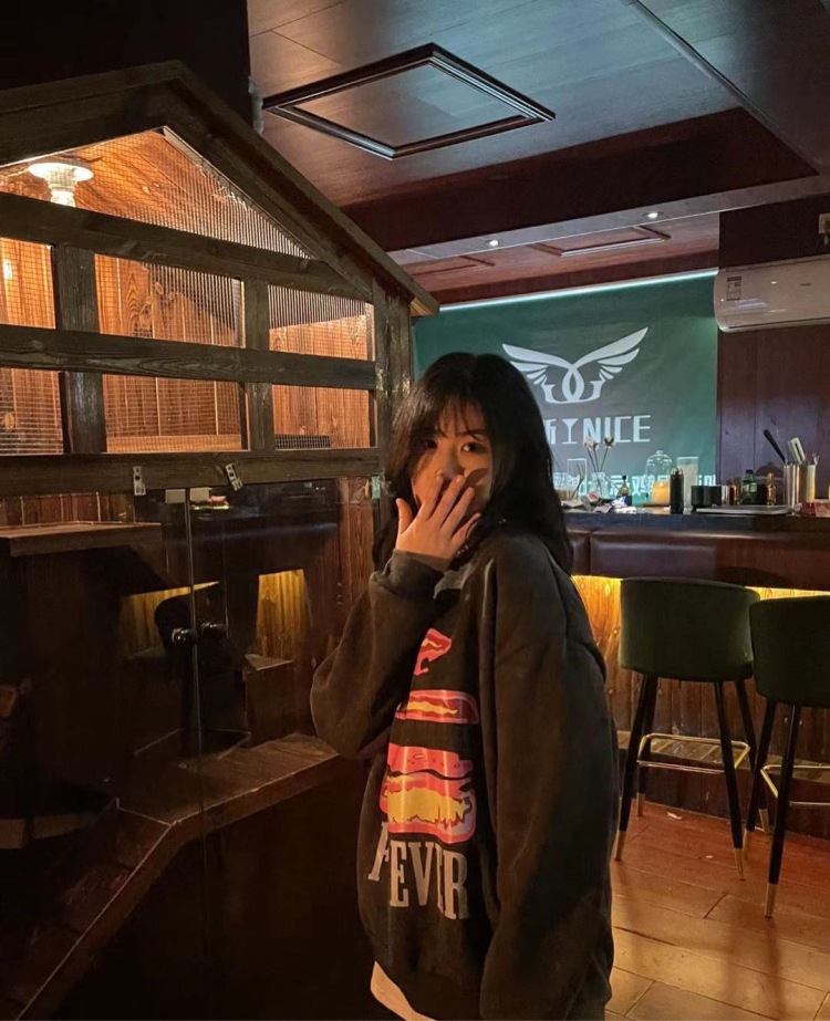 草莓蛋炒饭-内蒙古自治区·呼和浩特市·赛罕区-Ttp花-特长：美术 舞蹈 钢琴 尤克里里 爵士鼓 国标舞（每一个都得心应手）
抖音粉丝1430，可塑性强，认真负责，各种风格都可以驾驭，各种妆容得心应手，身材高挑，面容白净，不是很特别但是一定很努力
