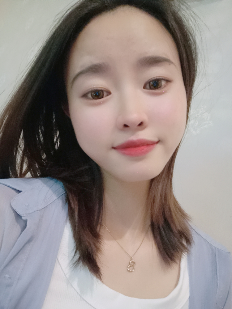 露露吖-贵州省·贵阳市·云岩区--平时喜欢跑步，锻炼身体，身材管理好，寄拍可以展示自己，穿不同衣服，不同风格，展示出不同的自己。