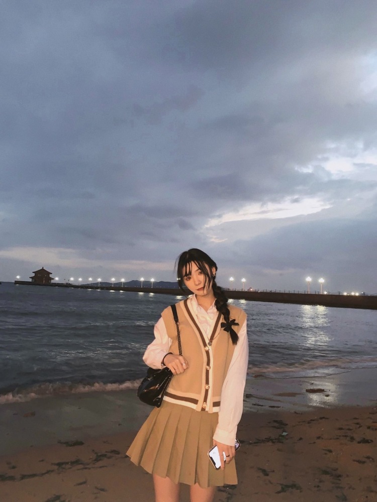 阿呸💨-浙江省·杭州市·萧山区--身高162 体重80 平时喜欢出去拍照,性格比较开朗 对于时尚和服装都很喜欢,能赶上时代的潮流趋势