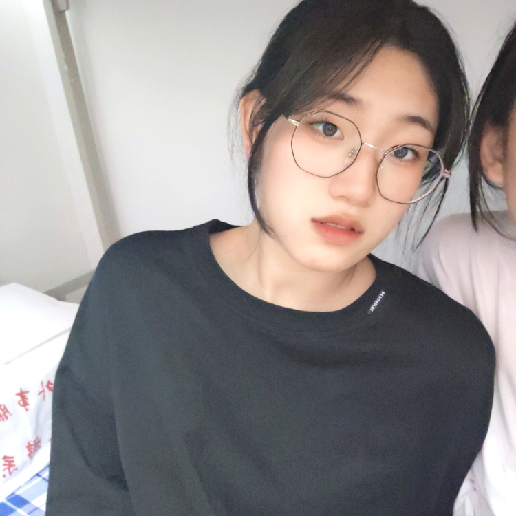 凉城浅离🐳-辽宁省·沈阳市·和平区--本人学生,现在在实习,上班时间不定,想做寄拍,东西到货就出图,最好是美瞳,本人不想露脸,宽松衣服也非常OK,身高165,体重110