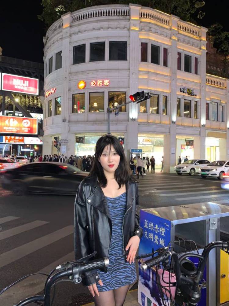 鲸-福建省·莆田市·城厢区--本人学生，现在在实习，上班时间不定，想做寄拍，东西到货就出图，（衣服、饰品、美妆、洗护等等都可以）可露脸会修图出图快，宽松衣服也非常OK，身高166，体重118，欢迎老板们砸单～