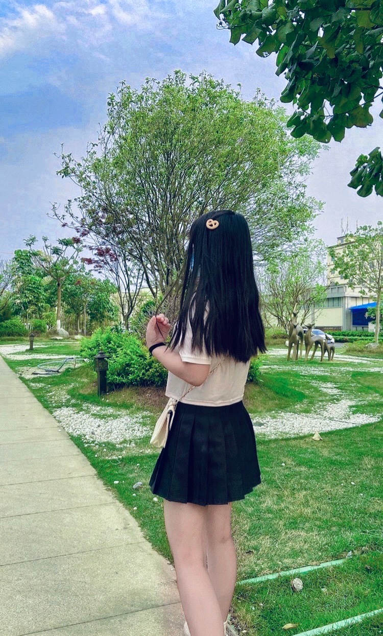 娃哈哈爽歪歪-广东省·清远市·英德市--大家好！我是棉花糖，我喜欢拍照接寄拍 网拍各种物品 服装鞋包袜子模特，会搭配，懂品味，会修图。身材苗条 长得好看身高155体重84可驾驭多种风格 会批图会做