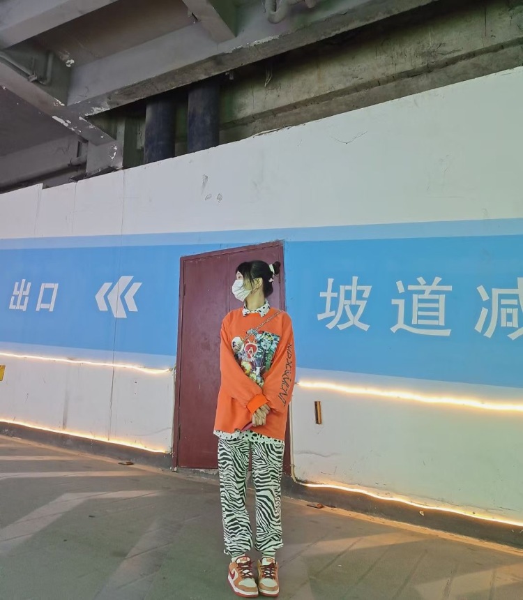 铁锤妹妹-重庆市·重庆市·江北区-抖音 快手-本人身高158 体重95 喜欢拍照 穿搭 风格多变 会p图。职业时间自由 接受寄拍!!!