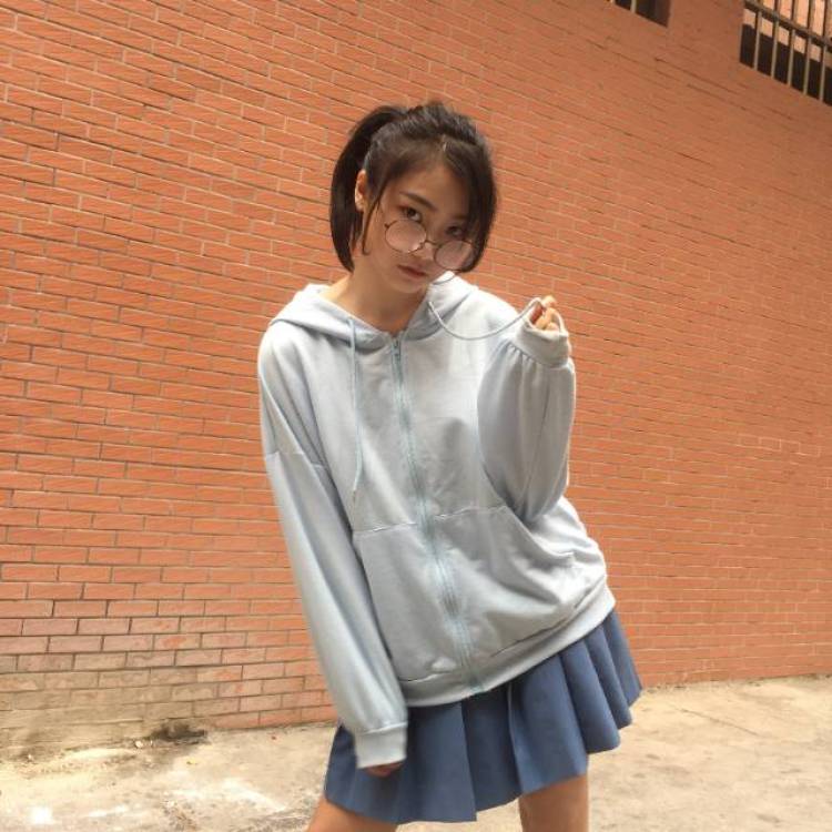 阿九-广东省·东莞市·南城街道--身高160 体重94 接过衣服包包寄拍 有经验 请商家看看我 自己比较想接衣服彩妆类