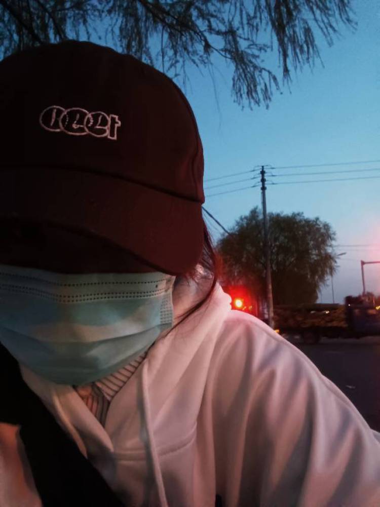李肖贝-河南省·安阳市·滑县-抖音-会拍照会p图会剪辑有自带相机,拍照清晰价格好商量。会弹吉他,会画画