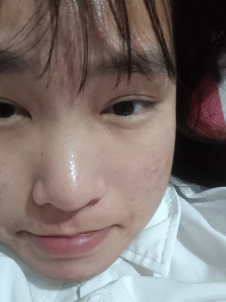 李肖贝-河南省·安阳市·滑县-抖音-会拍照会p图会剪辑有自带相机,拍照清晰价格好商量。会弹吉他,会画画