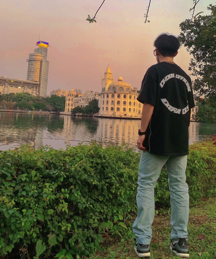 ㅤㅤ林贻岸-广东省·广州市·白云区-快手 抖音-大家好！我的艺名叫林善良 会拍照会p图
身高175体重115
接寄拍 买家秀 种草等等
想赚点生活费
衣服、裤子、鞋子、帽子都可
快手有500粉丝