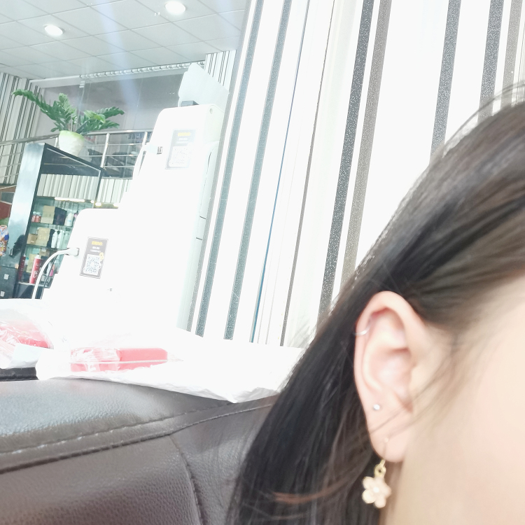 冷-广东省·广州市·番禺区-最右-接寄拍,送拍
耳钉,小个子裙子,衣服裤子,化妆品,项链手链,戒指都可