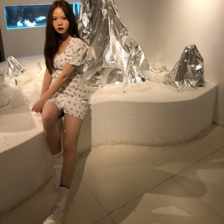 ☼-陕西省·西安市·雁塔区--接寄拍等等都可以 游戏主播 会p图会化妆 新人第一次发布求多多支持