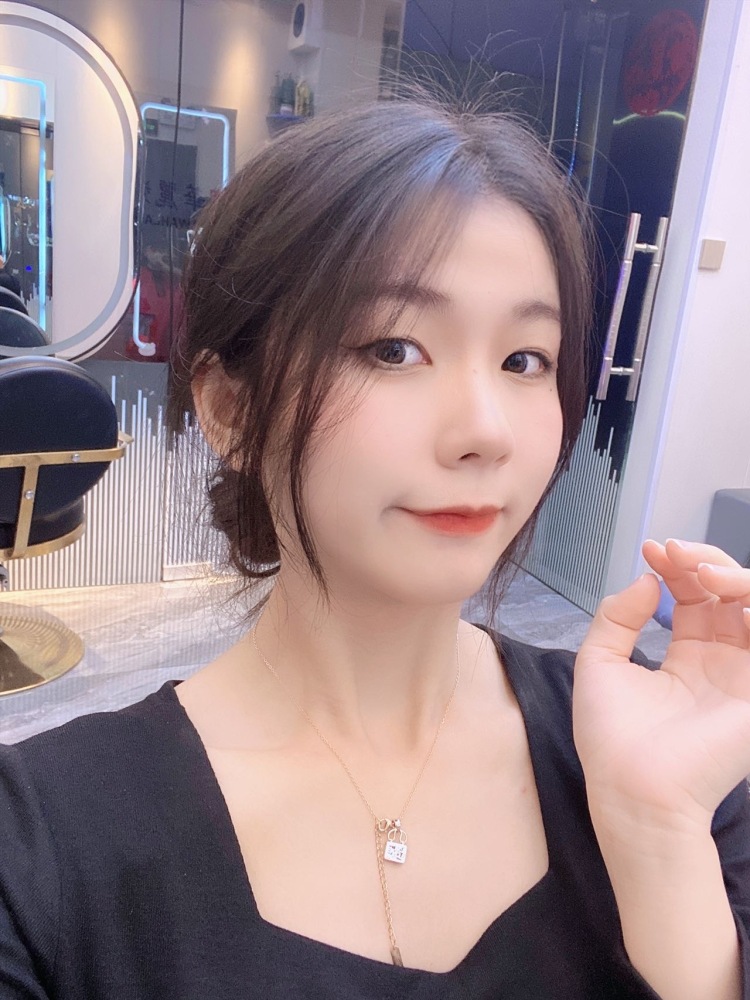 Chun!-广东省·深圳市·南山区--喜欢拍照 拍买家秀
希望是淘宝拼多多店铺 可以尝试多种风格 可拍衣服 包包 首饰 化妆品
也可以找我长期合作