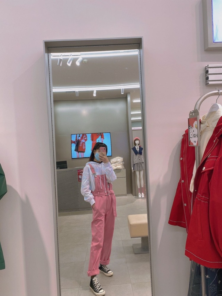 Corrini-四川省·成都市·成华区--学过服装设计 会拍照 会修图 身高160 体重 50 可接各种产品寄拍