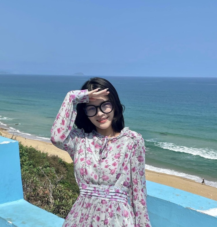 晚晚-海南省·海口市·秀英区-抖音,小公书,微博-162身高 86斤
可接多种风格
全天有空 出图快 拍到你满意为止