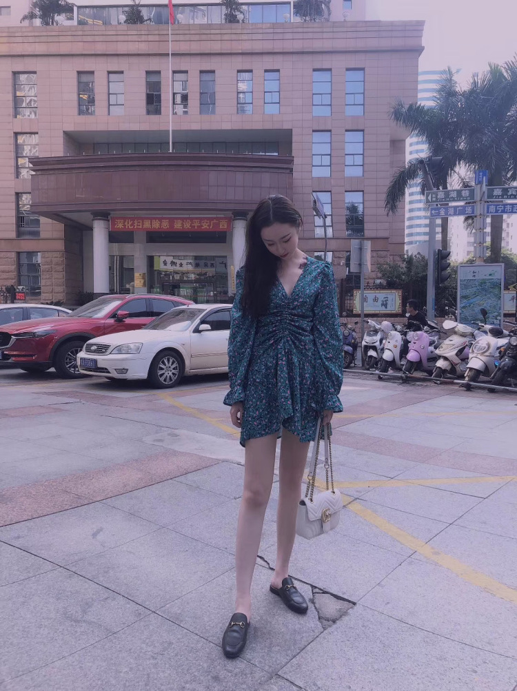 Lᴏʏᴀʟ ᴛᴏ.-湖北省·荆州市·洪湖市-抖音 微博 某红薯-热爱穿搭,热爱拍照,目前担任音乐老师,毕业于某艺术学院钢琴专业,长得凑合p图高手需要寄拍的找我准没错