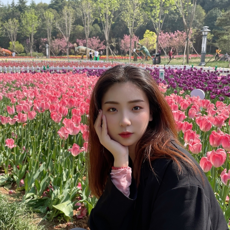 甜味永动机!-河南省·洛阳市·涧西区-抖音-简单的舞蹈律动没问题
喜欢拍照和修图
喜欢好看的衣服 blingbling的饰品
喜欢美甲和花花