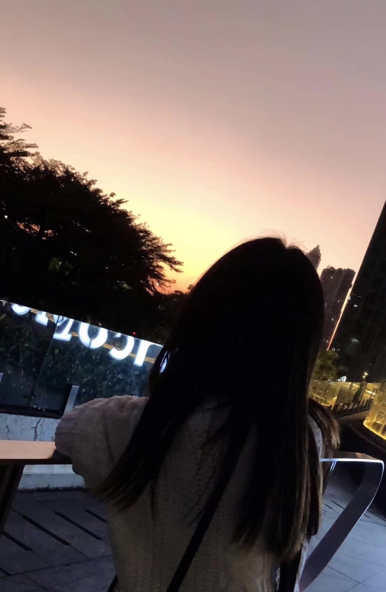 ᥫᩣ-广东省·广州市·白云区--本人喜欢拍一下可爱的图片发在一下APP上面去玩。比如 某红薯 抖音 等等