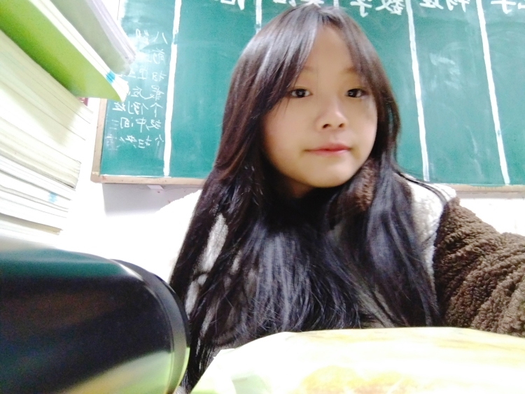 墨詈璎-湖南省·怀化市·溆浦县-快手-我是体育生 可以买家秀 可以化妆品试色 平时穿搭都是比较偏中性风的 可以接寄拍 同时也会拍照 会PS