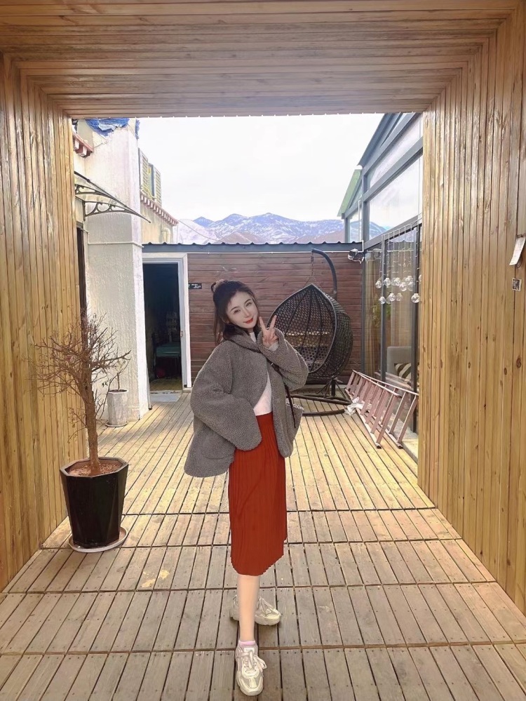 野鹿林-安徽省·马鞍山市·花山区-微博,抖音,某红薯-年龄30身高158体重84
会化妆 会拍照 会P图 身材属于娇小型,出图快保证质量
风格不限,可寄拍服饰 或种草产品 都可以
微博粉一千,某红薯四百粉,抖音五百,后面会持续发布照片涨
粉
费用要求不高