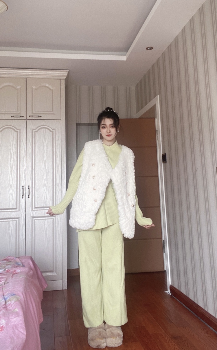 @-新疆维吾尔自治区·乌鲁木齐市·沙依巴克区--只接寄拍、买家秀等
身高168 体重50
服装包包鞋子配饰等等
风格：可甜可盐可御